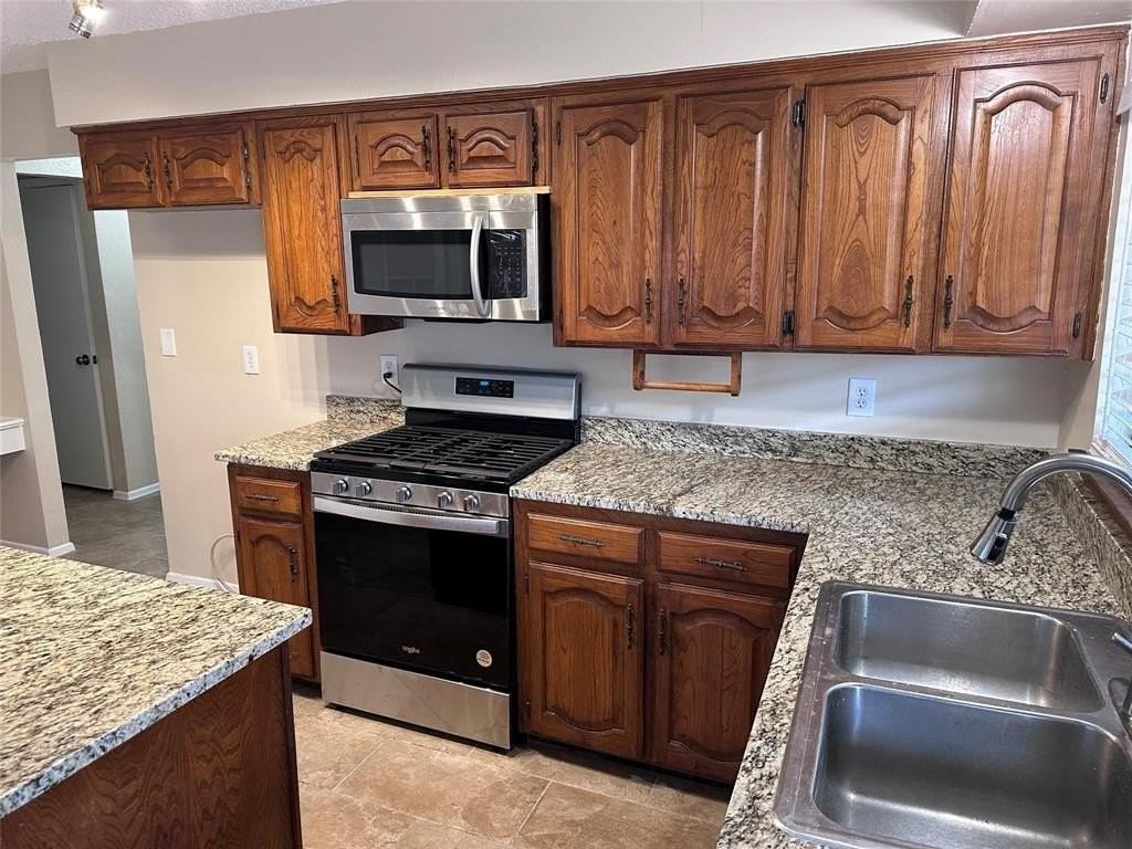 2005 Glencrest Ln - Photo 2 of 14