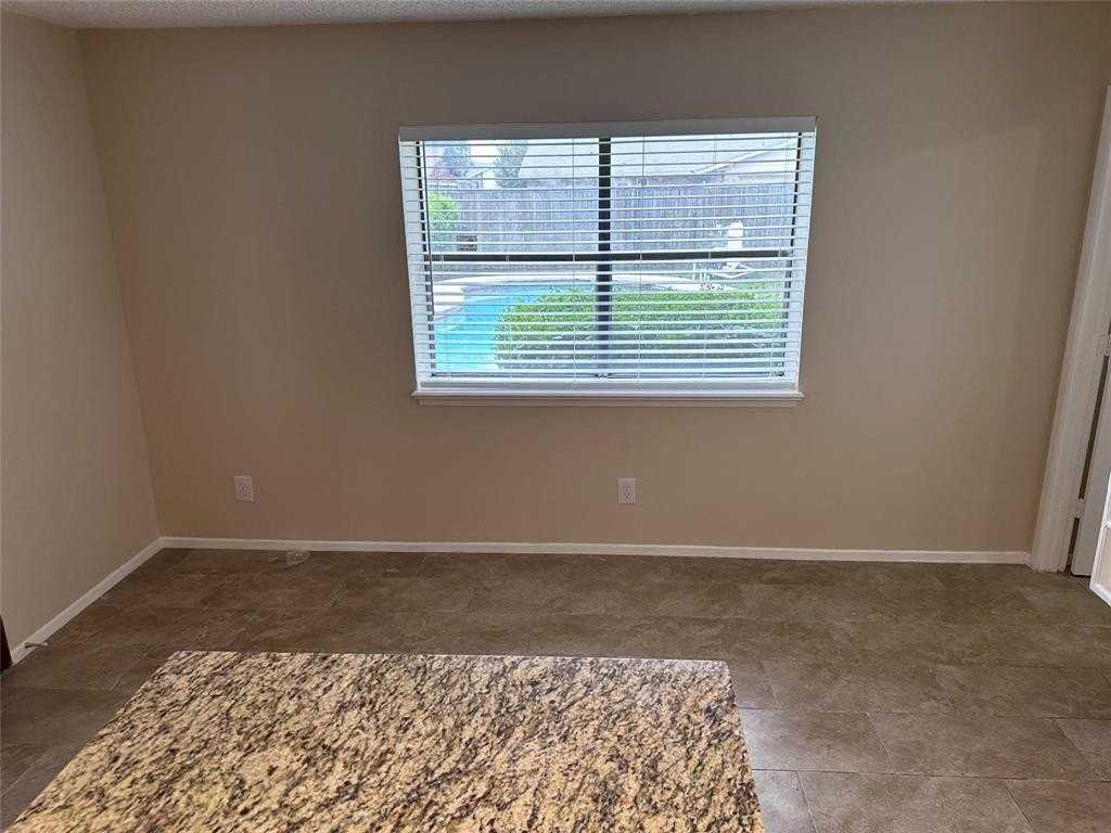 2005 Glencrest Ln - Photo 5 of 14