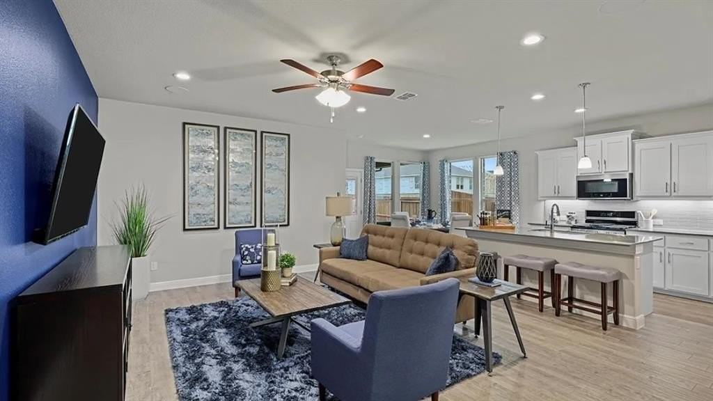 15508 Leaside Dr - Photo 3 of 12