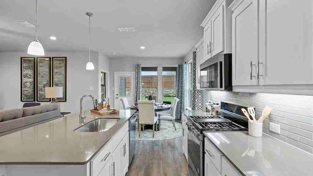 15508 Leaside Dr - Photo 6 of 12