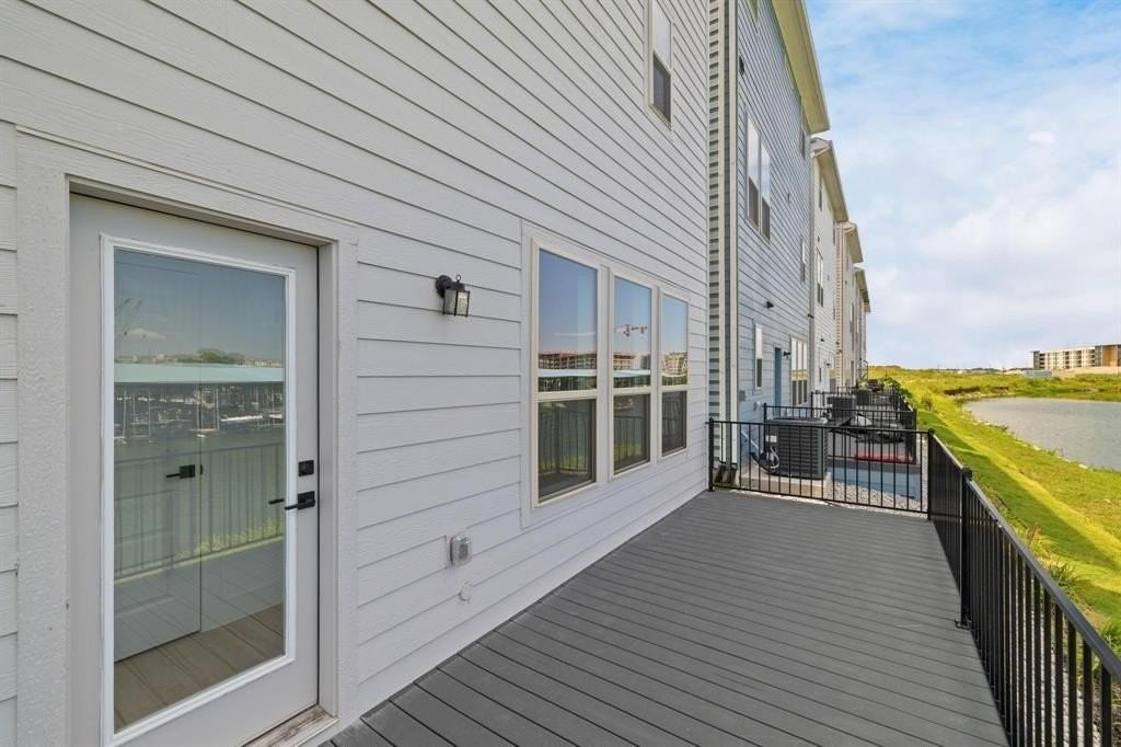 9303 Easy St - Photo 4 of 33