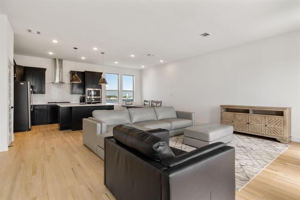 9303 Easy St - Photo 6 of 33