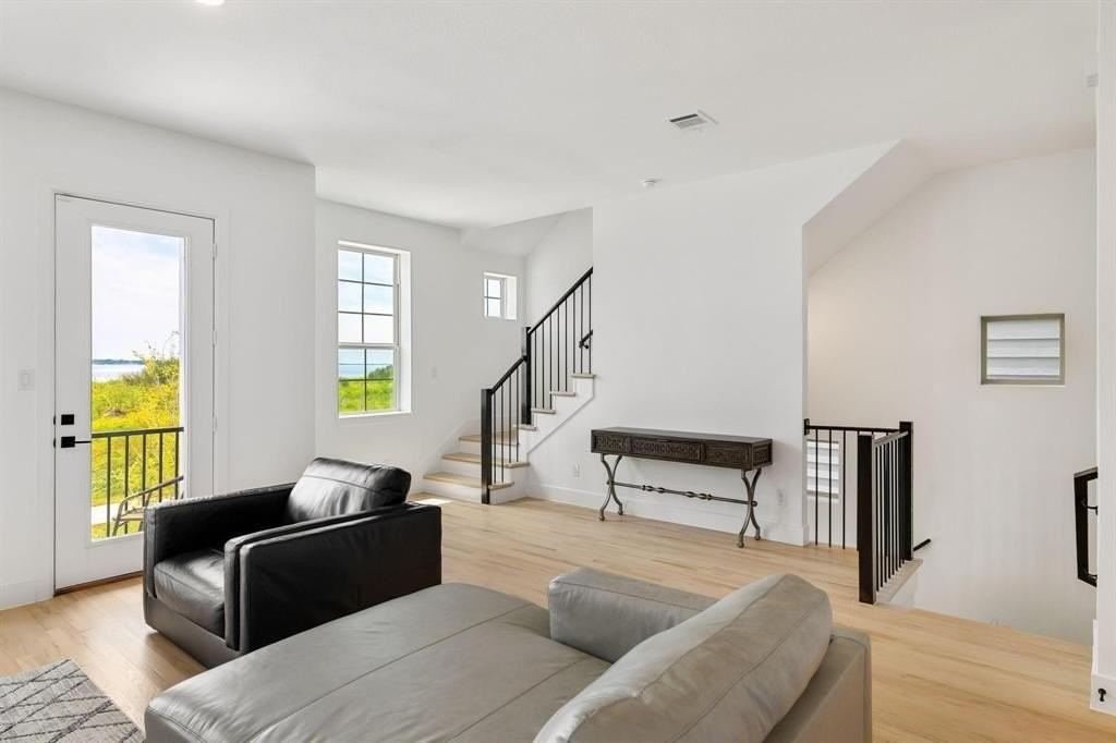 9303 Easy St - Photo 7 of 33