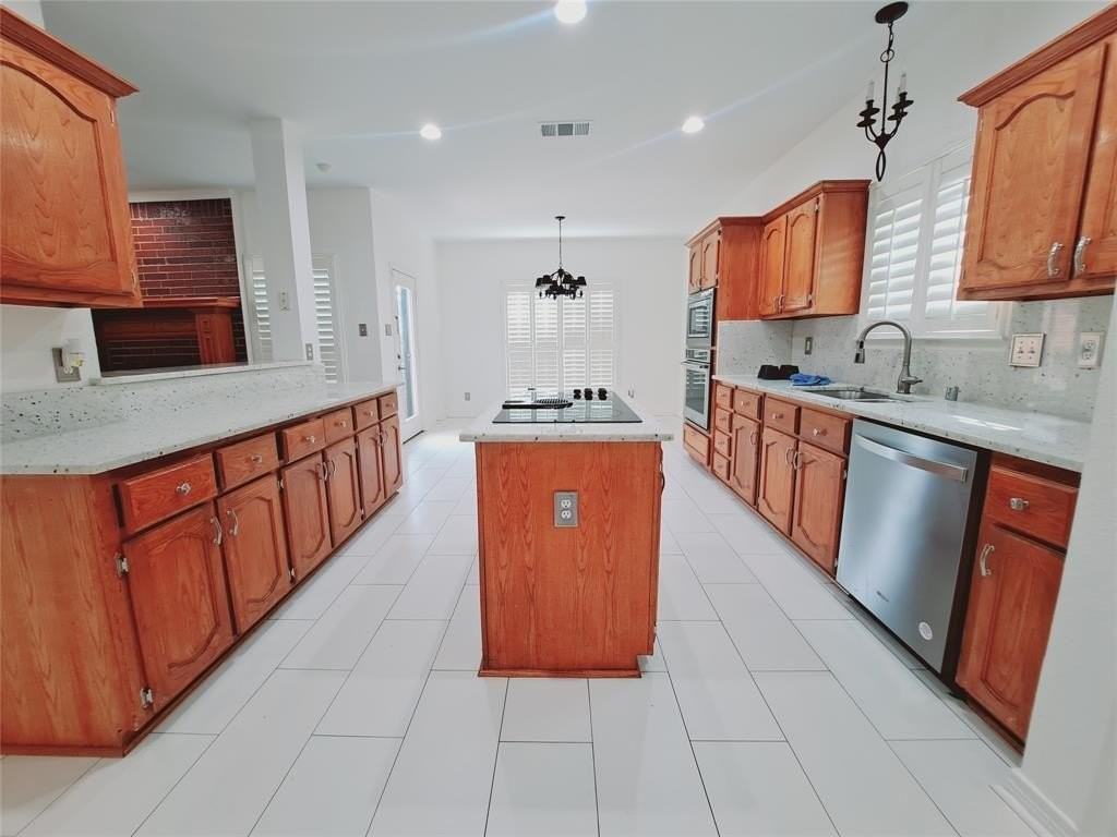 1534 Chapman Dr - Photo 5 of 28