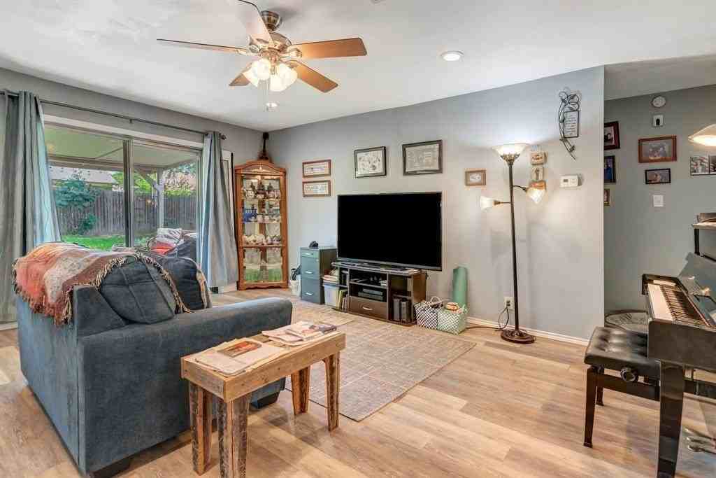 5913 Cathy Ct - Photo 7 of 26