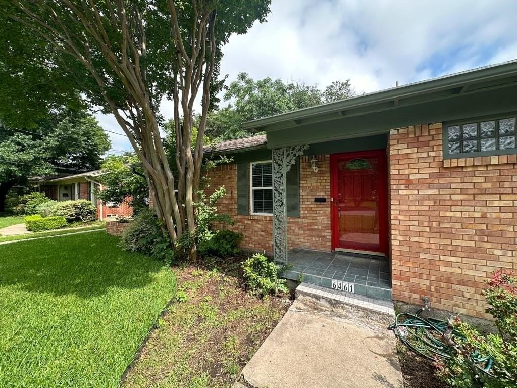6461 Danbury Ln - Photo 3 of 37