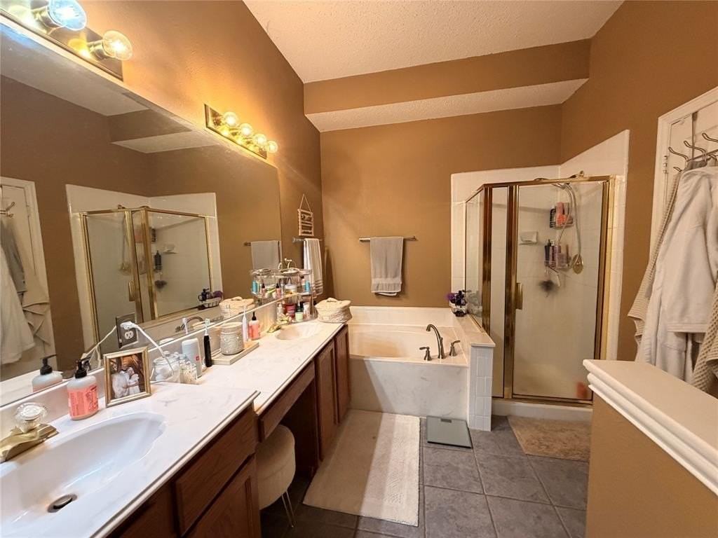 8640 Woodcreek Dr - Photo 4 of 20