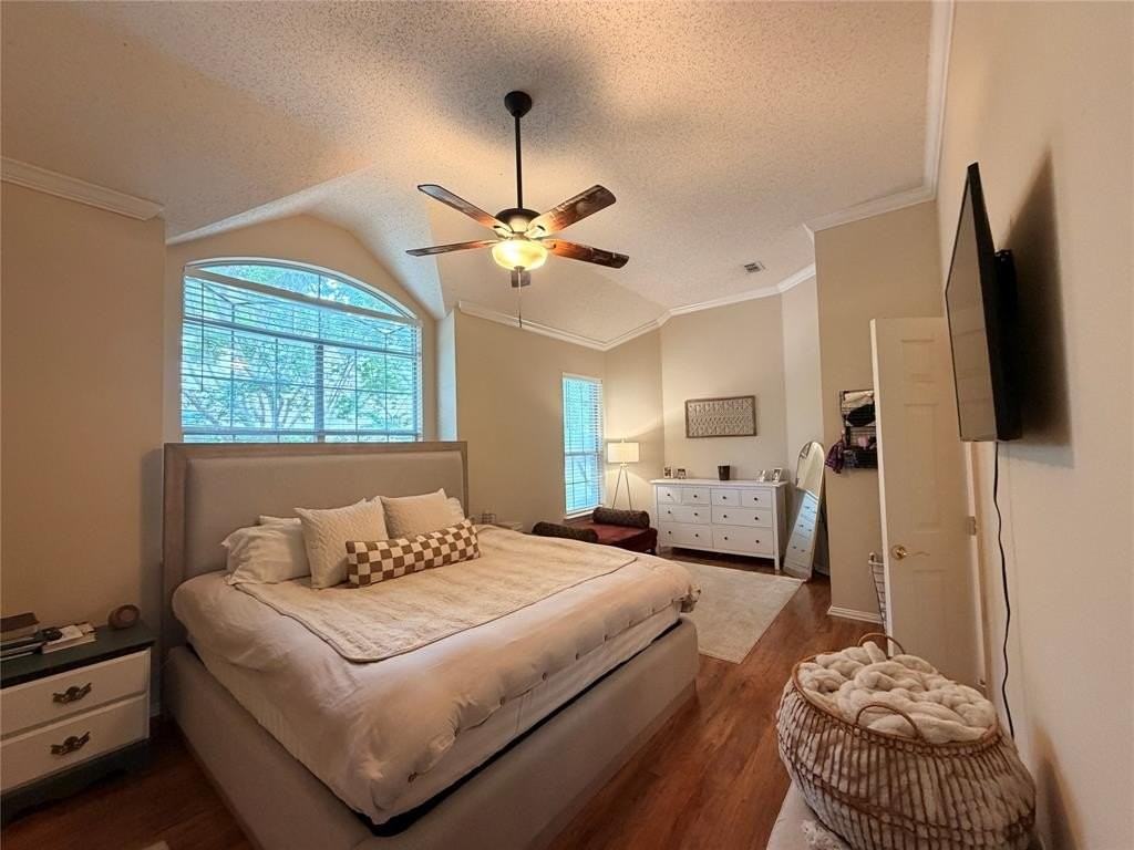 8640 Woodcreek Dr - Photo 5 of 20