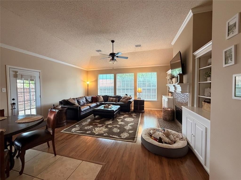 8640 Woodcreek Dr - Photo 6 of 20