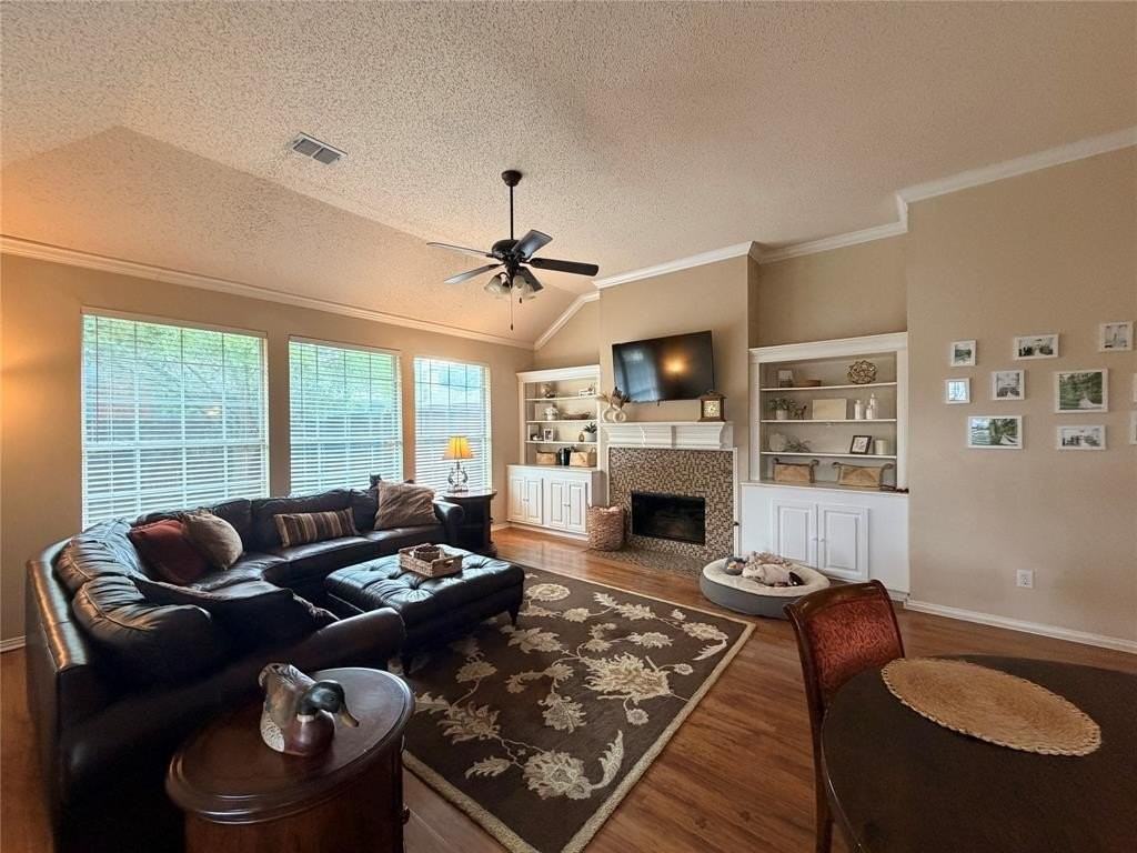 8640 Woodcreek Dr - Photo 7 of 20