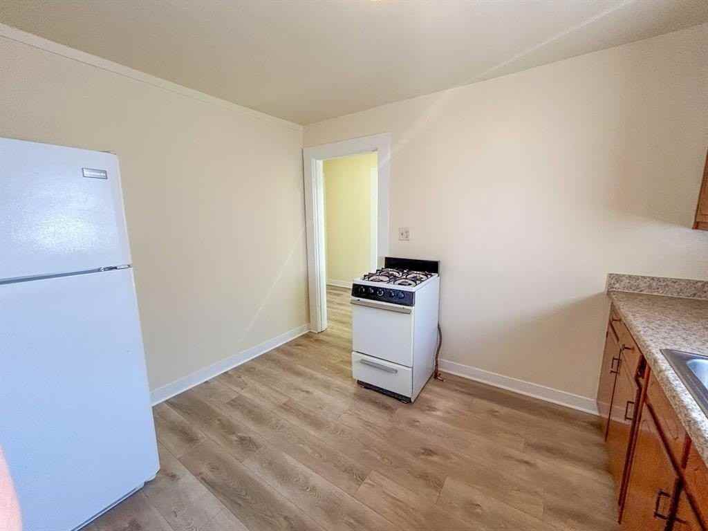104 E Shoemaker St #A - Photo 4 of 9