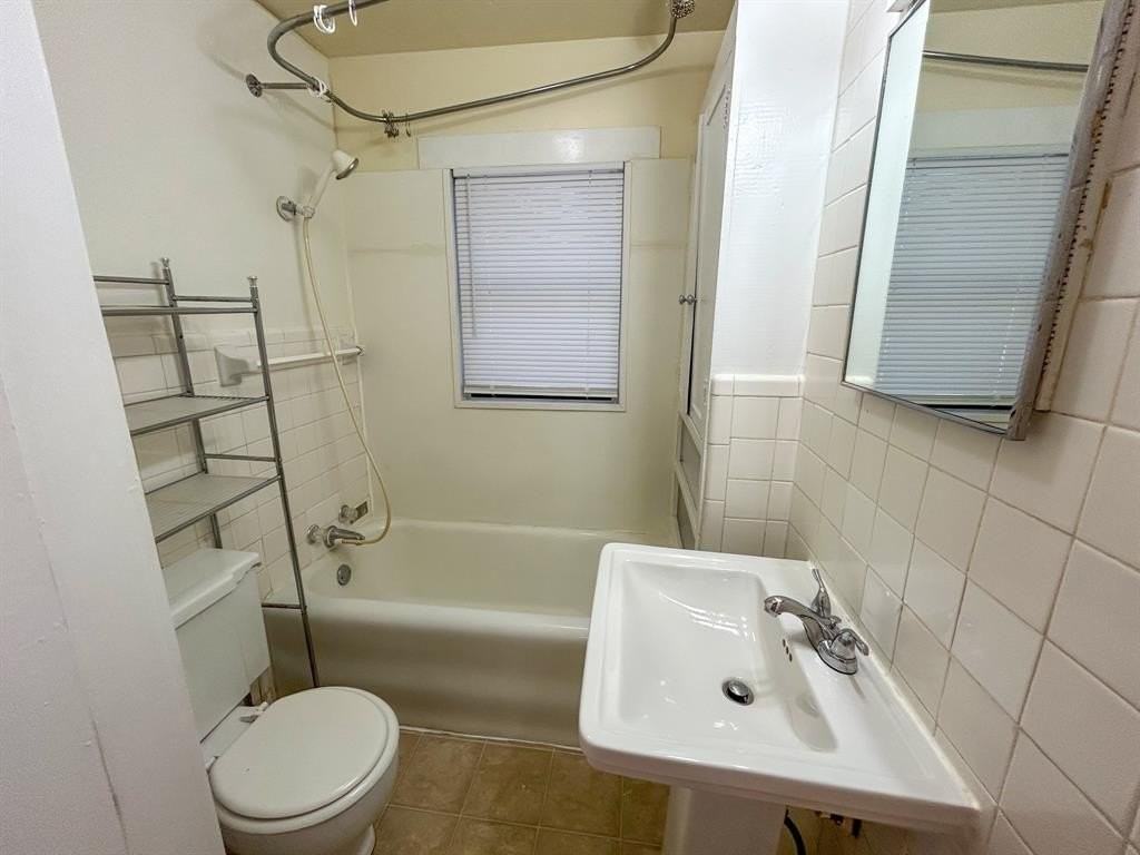 104 E Shoemaker St #A - Photo 7 of 9