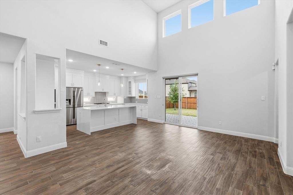 8053 Monks Cap St - Photo 7 of 40