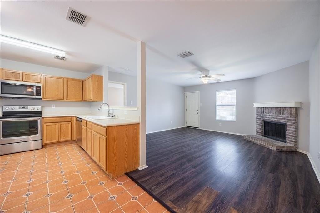 1705 Diamond Lake Trl - Photo 5 of 24