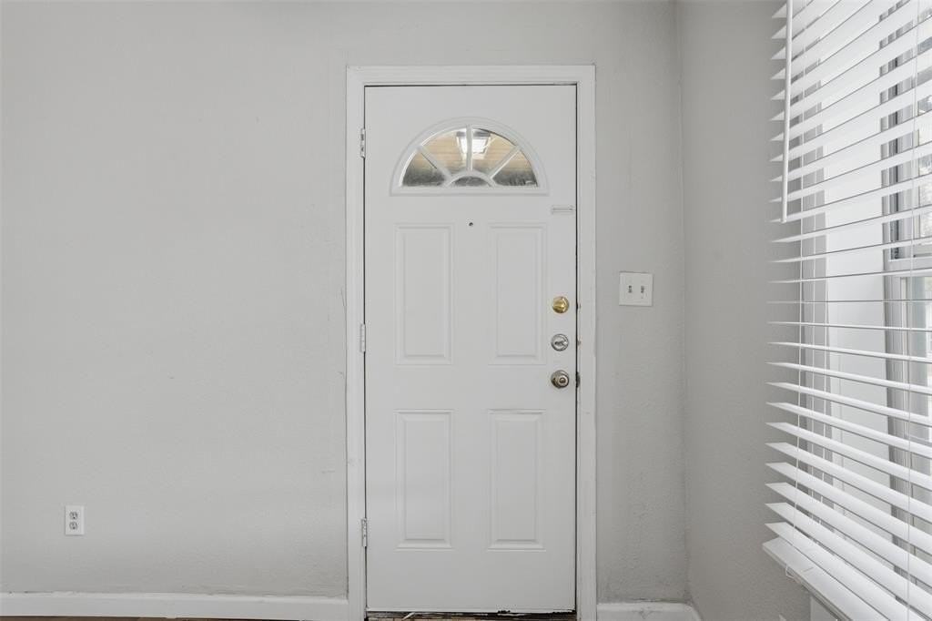 507 E Heron St - Photo 6 of 27