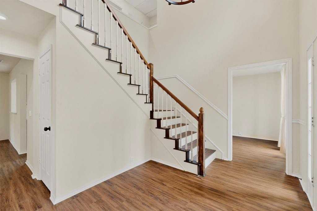 10201 Napa Valley Dr - Photo 5 of 40