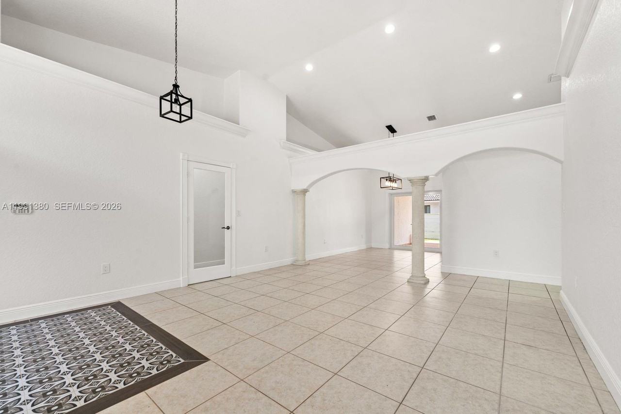 2891 Sw 143rd Pl - Photo 2 of 8