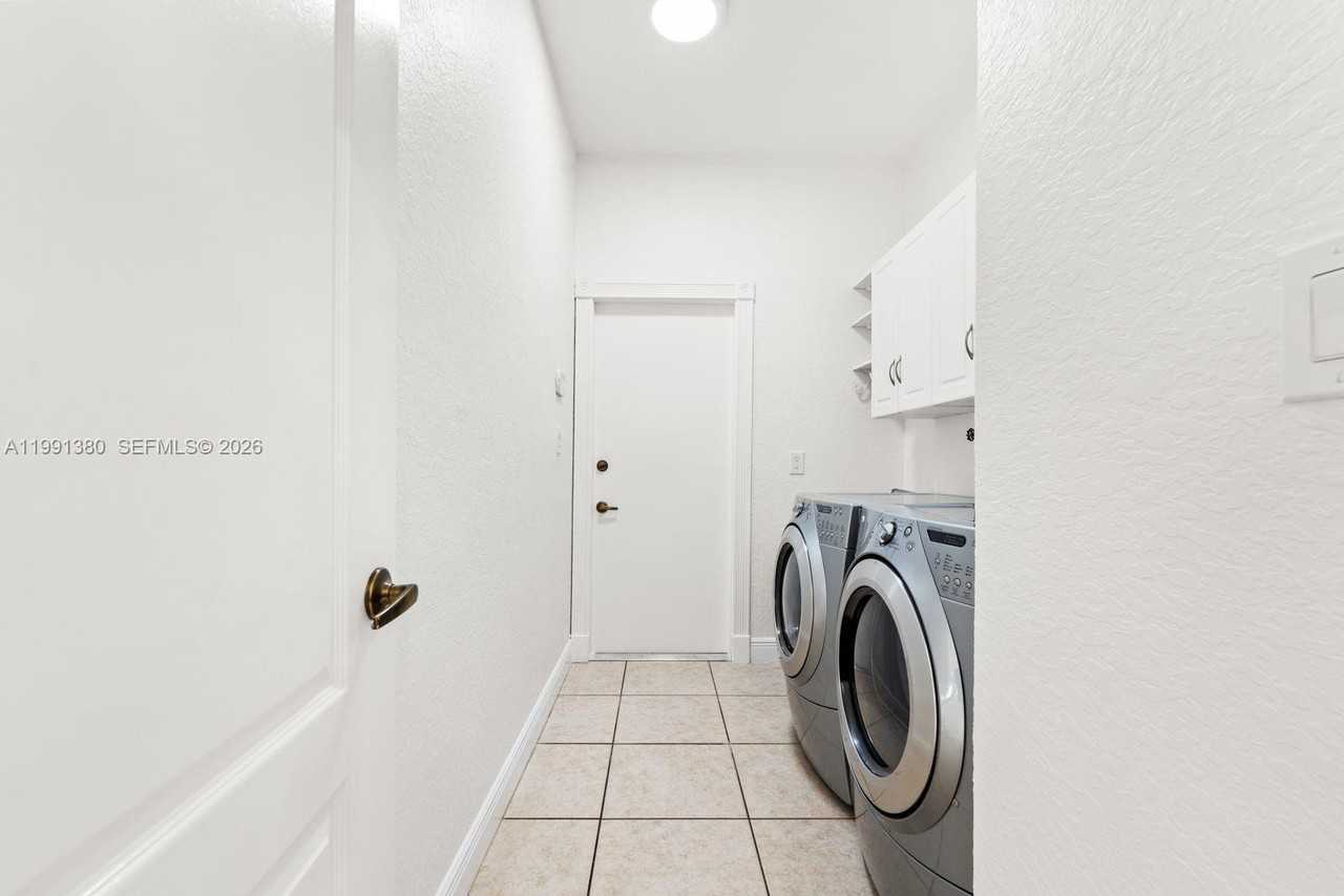 2891 Sw 143rd Pl - Photo 7 of 8