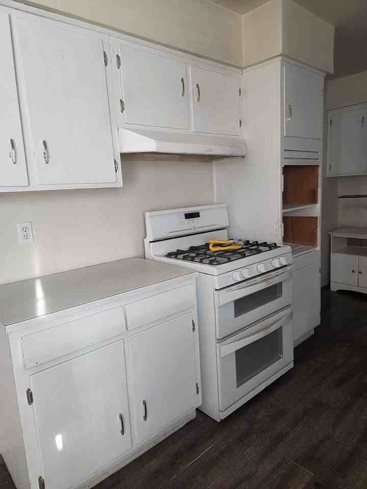 452 N B Ave - Photo 4 of 12