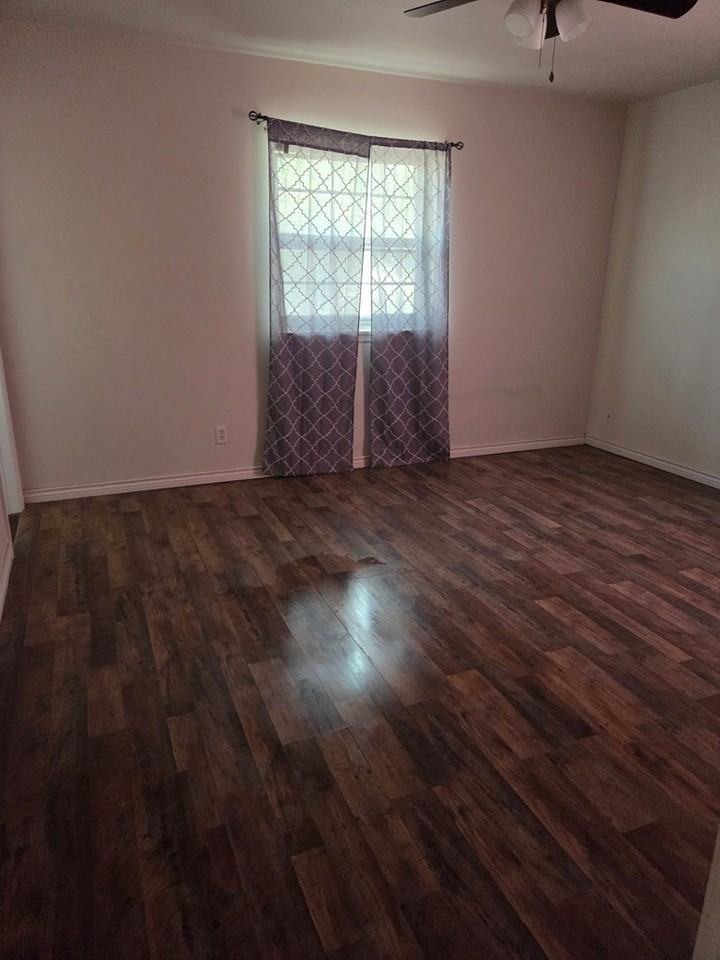 452 N B Ave - Photo 6 of 12