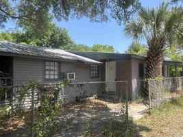 featured image of 1036 Hawthorn Dr #B