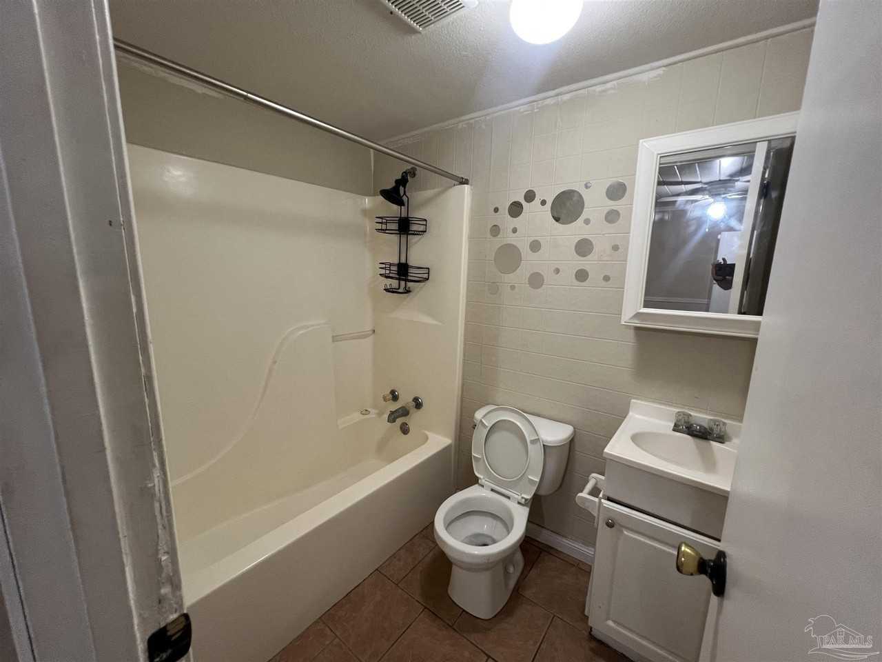 1036 Hawthorn Dr #B - Photo 6 of 13