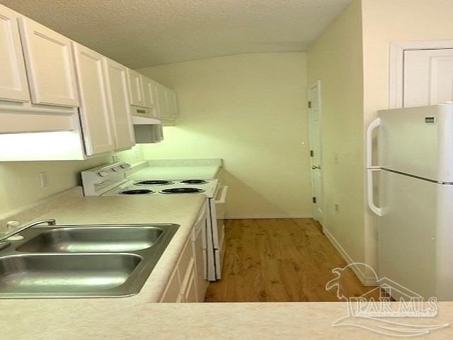 9692 Cobblebrook Dr - Photo 3 of 10