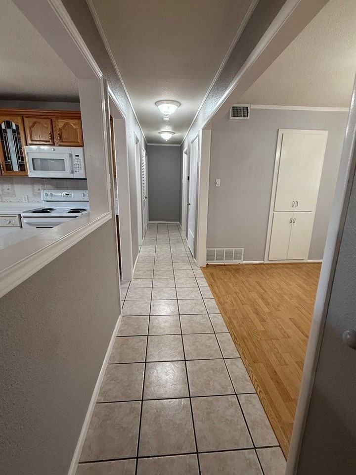 2608 Kessler Ave - Photo 3 of 17