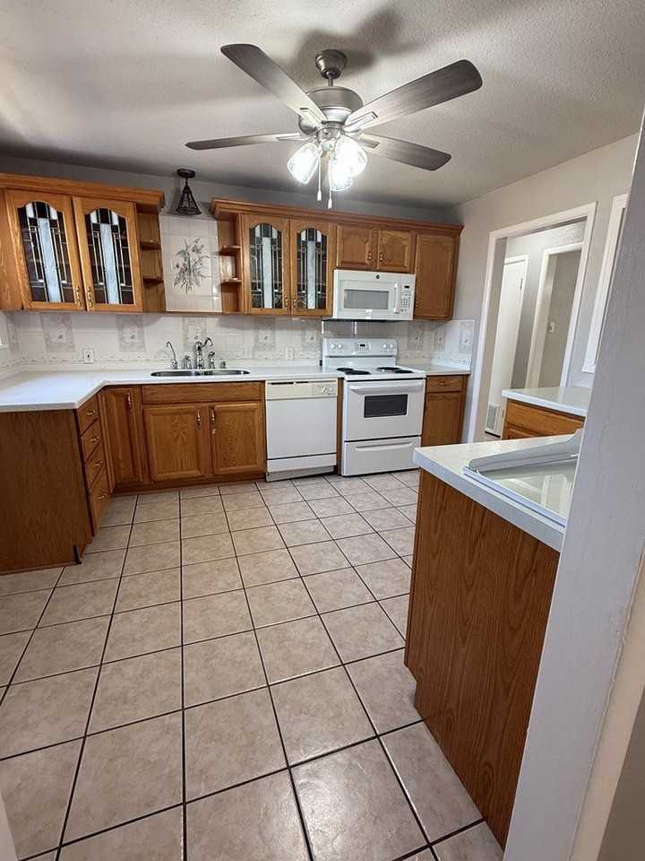 2608 Kessler Ave - Photo 4 of 17