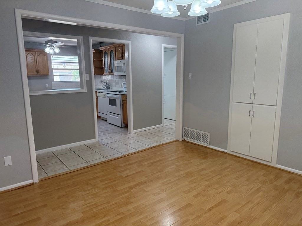 2608 Kessler Ave - Photo 7 of 17