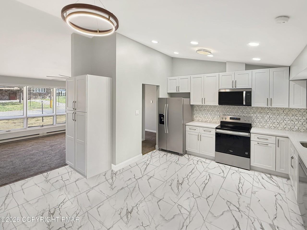 308 Hemlock Ln - Photo 3 of 21