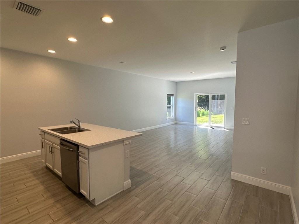 1685 22nd Ave Sw - Photo 3 of 18