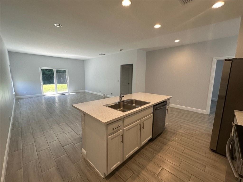 1685 22nd Ave Sw - Photo 4 of 18