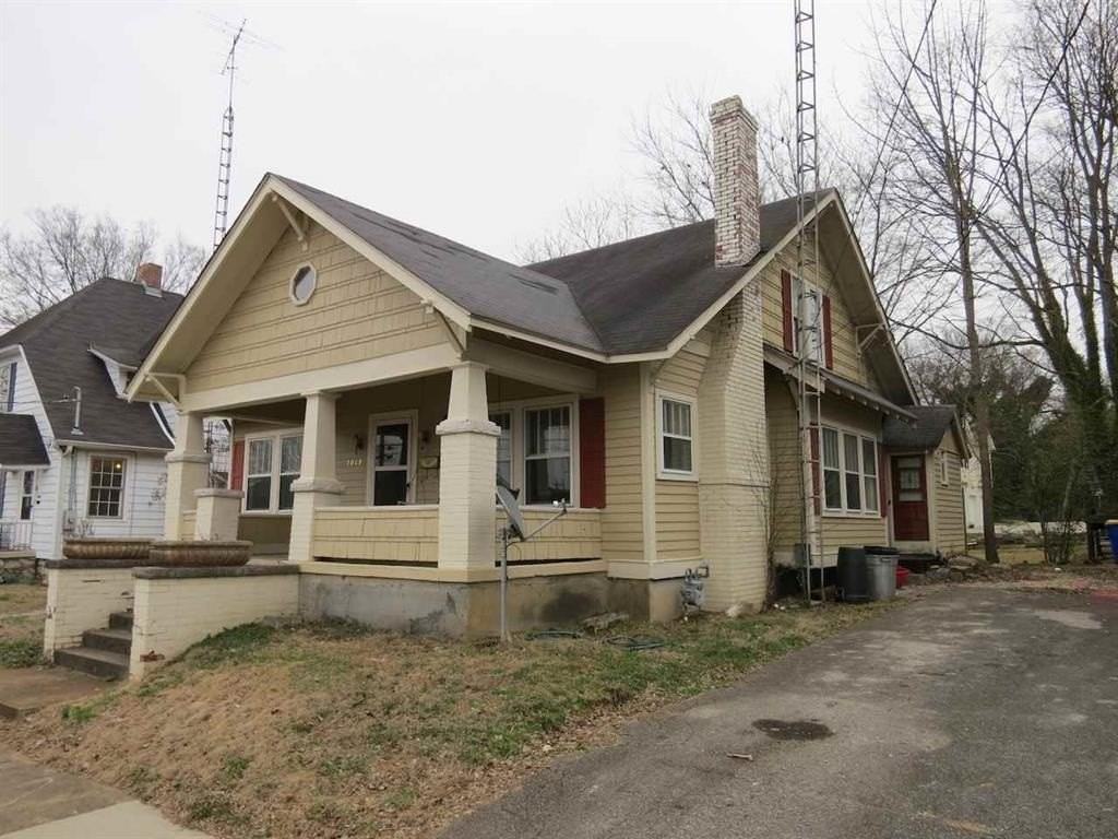 1048 Elm St - Photo 2 of 4