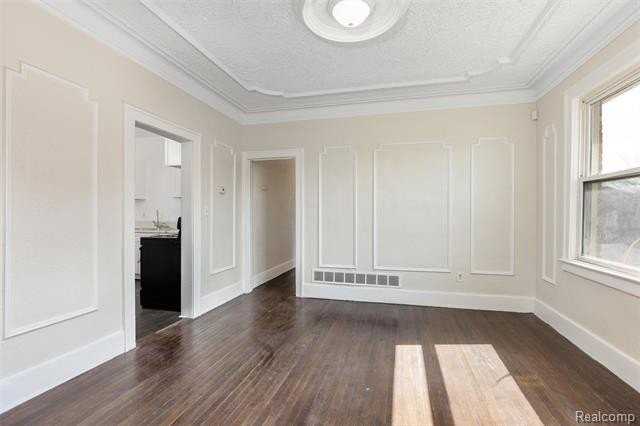 3217 Elmhurst St - Photo 5 of 22