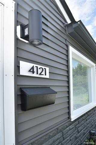 4121 Linwood Ave - Photo 2 of 28