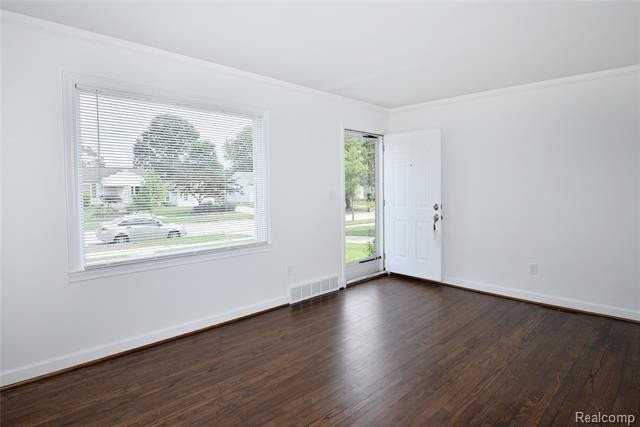 4121 Linwood Ave - Photo 4 of 28