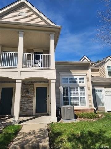 18106 Addington Dr - Photo 2 of 40