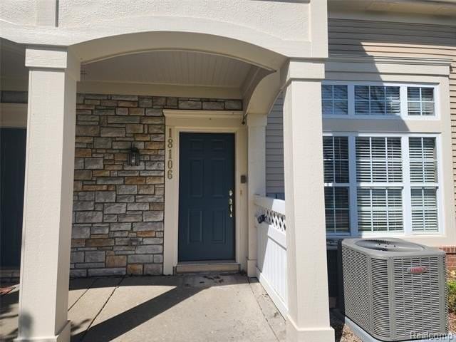18106 Addington Dr - Photo 4 of 40