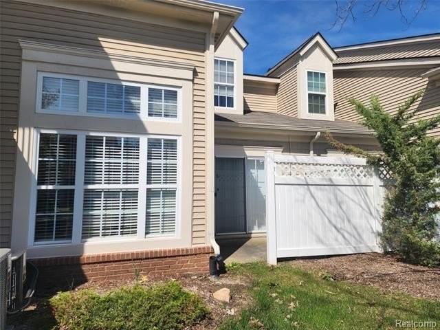18106 Addington Dr - Photo 5 of 40