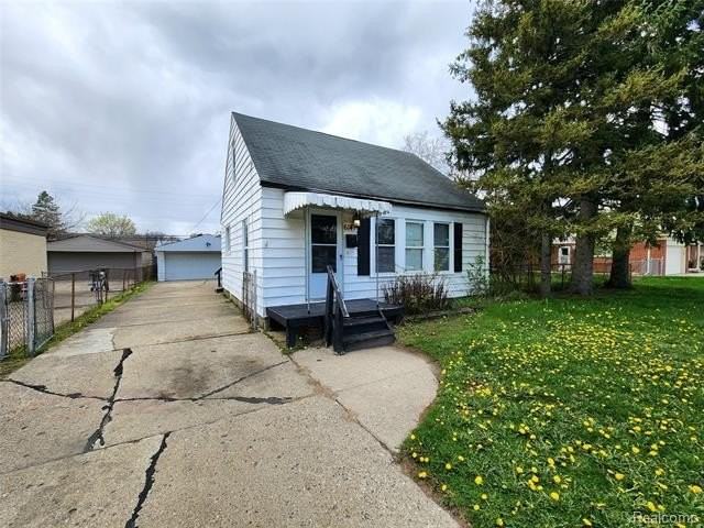 6147 Whitefield St - Photo 3 of 42