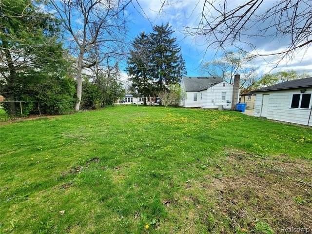 6147 Whitefield St - Photo 6 of 42