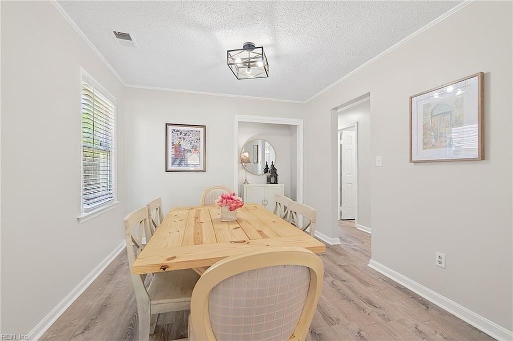 4119 Eastham Rd - Photo 6 of 19