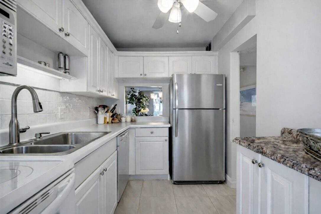 4500 N Federal Hwy #121C - Photo 6 of 14