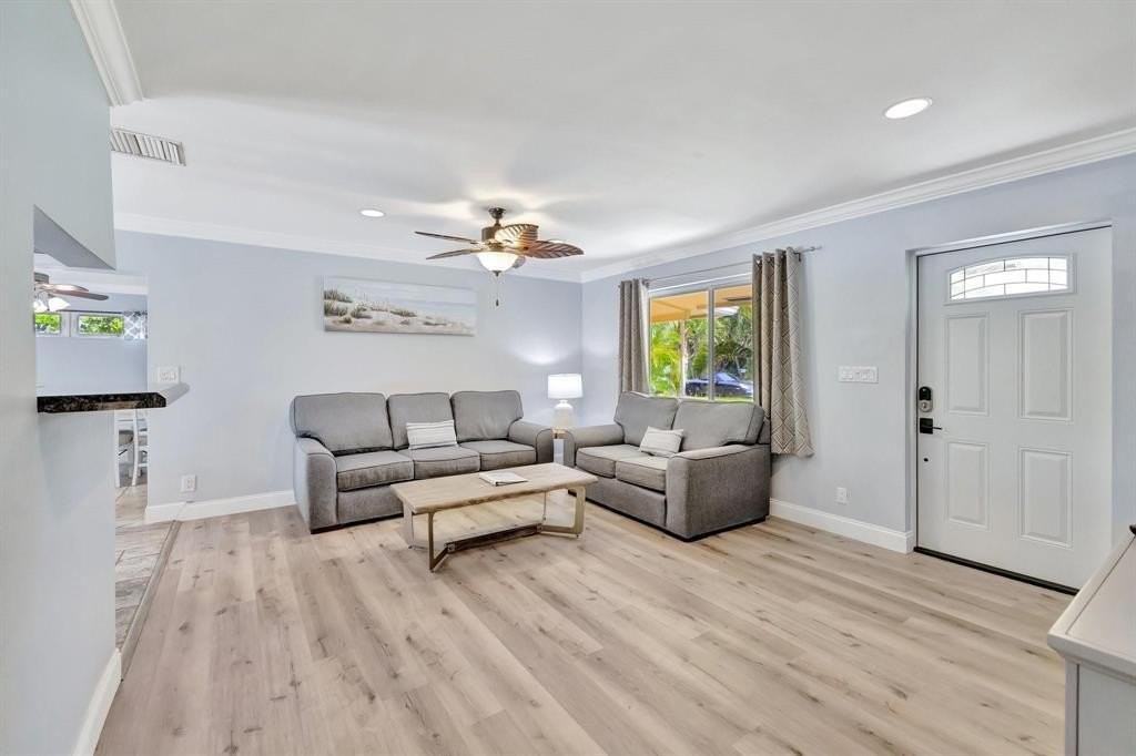 925 Ne 25th Ave - Photo 7 of 38