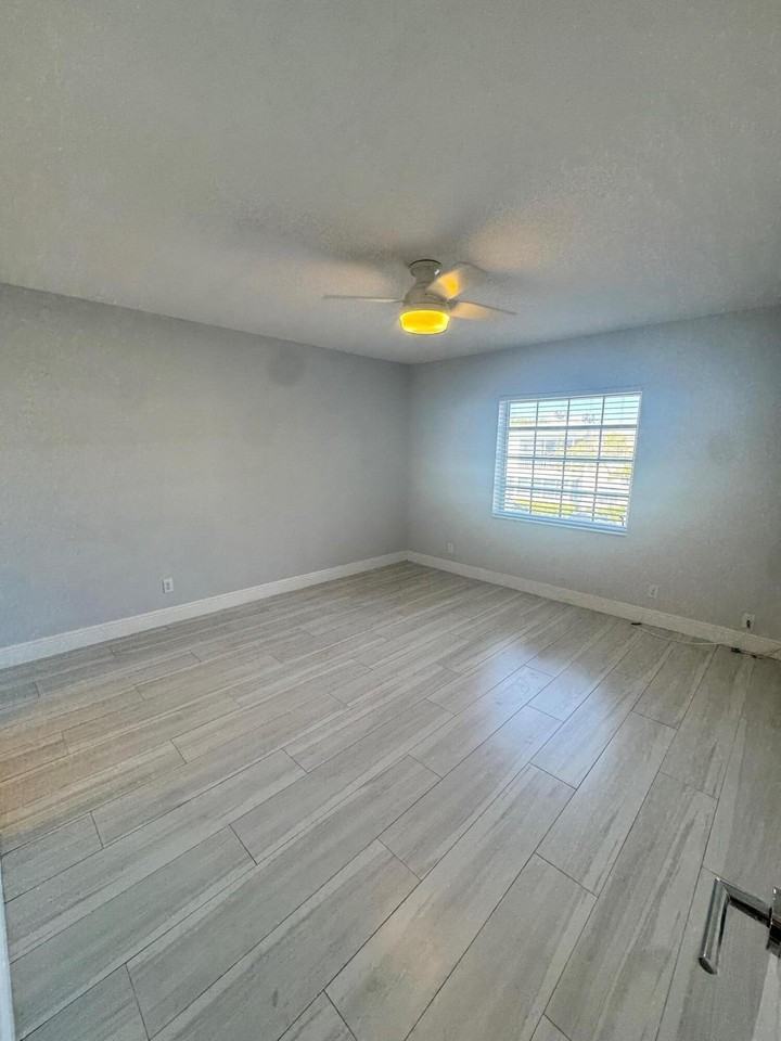 6521 Bay Club Dr #4 - Photo 4 of 31