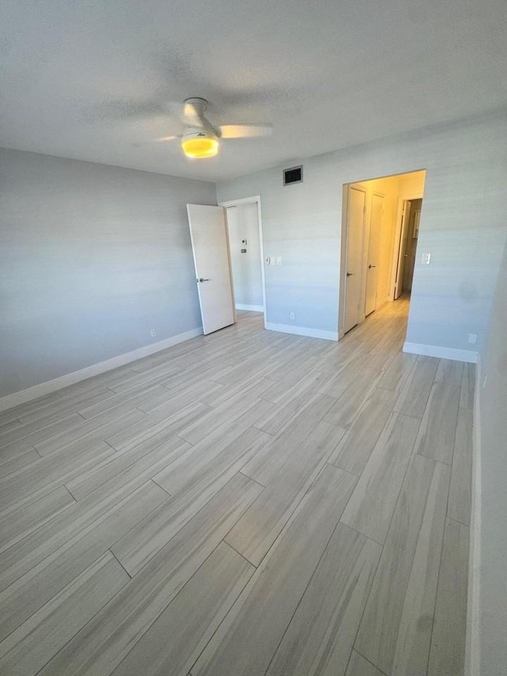 6521 Bay Club Dr #4 - Photo 5 of 31