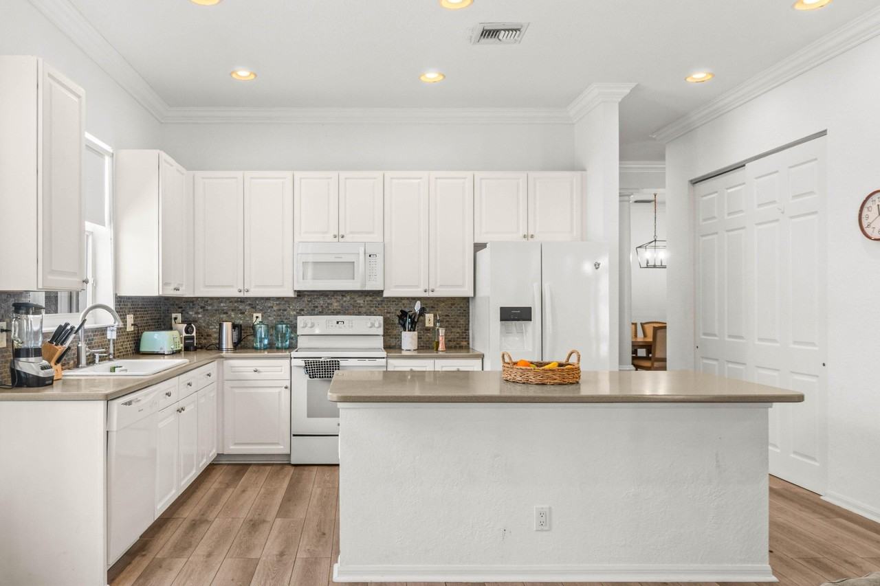 4621 Windward Cove Ln - Photo 4 of 50