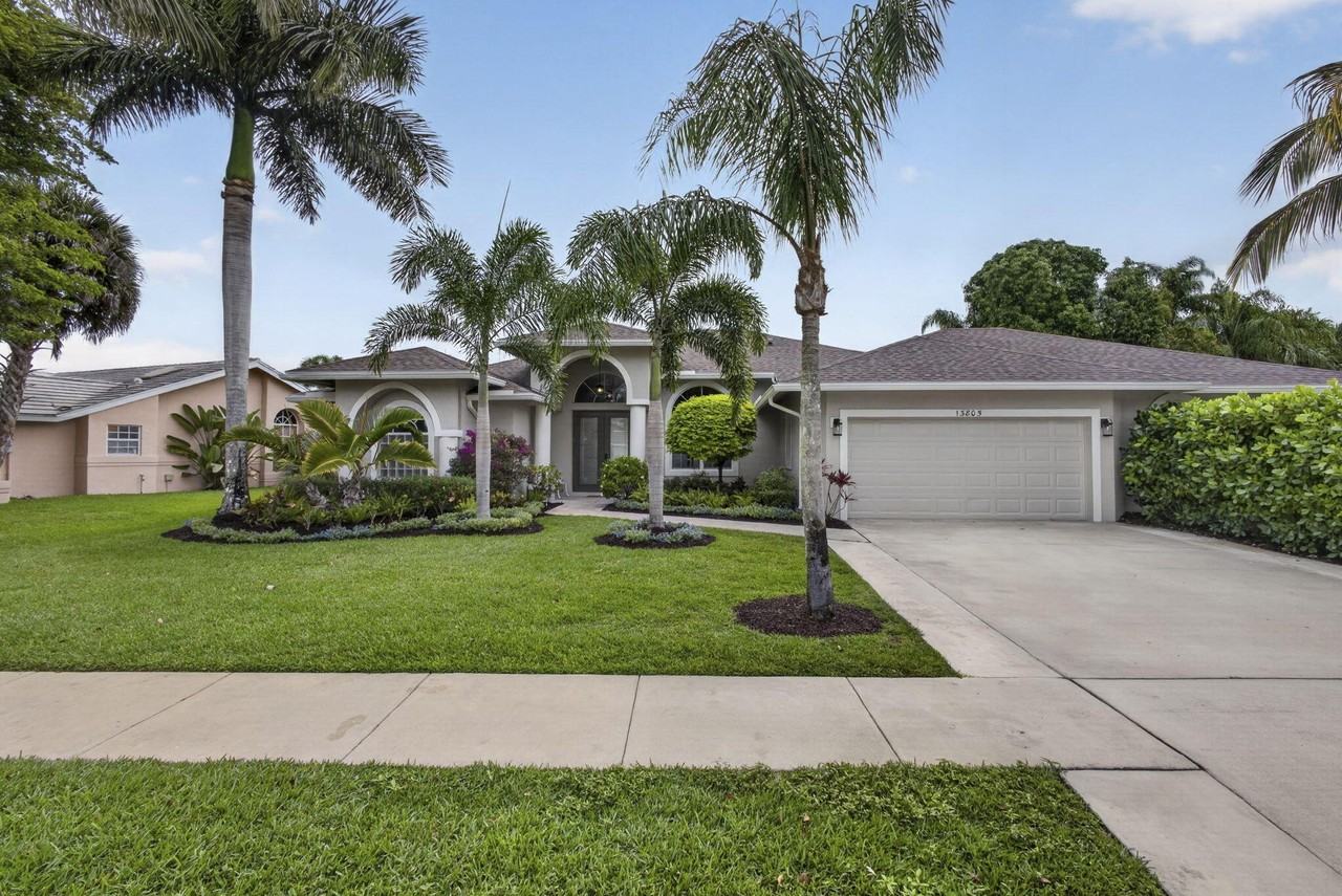 13805 Folkestone Cir