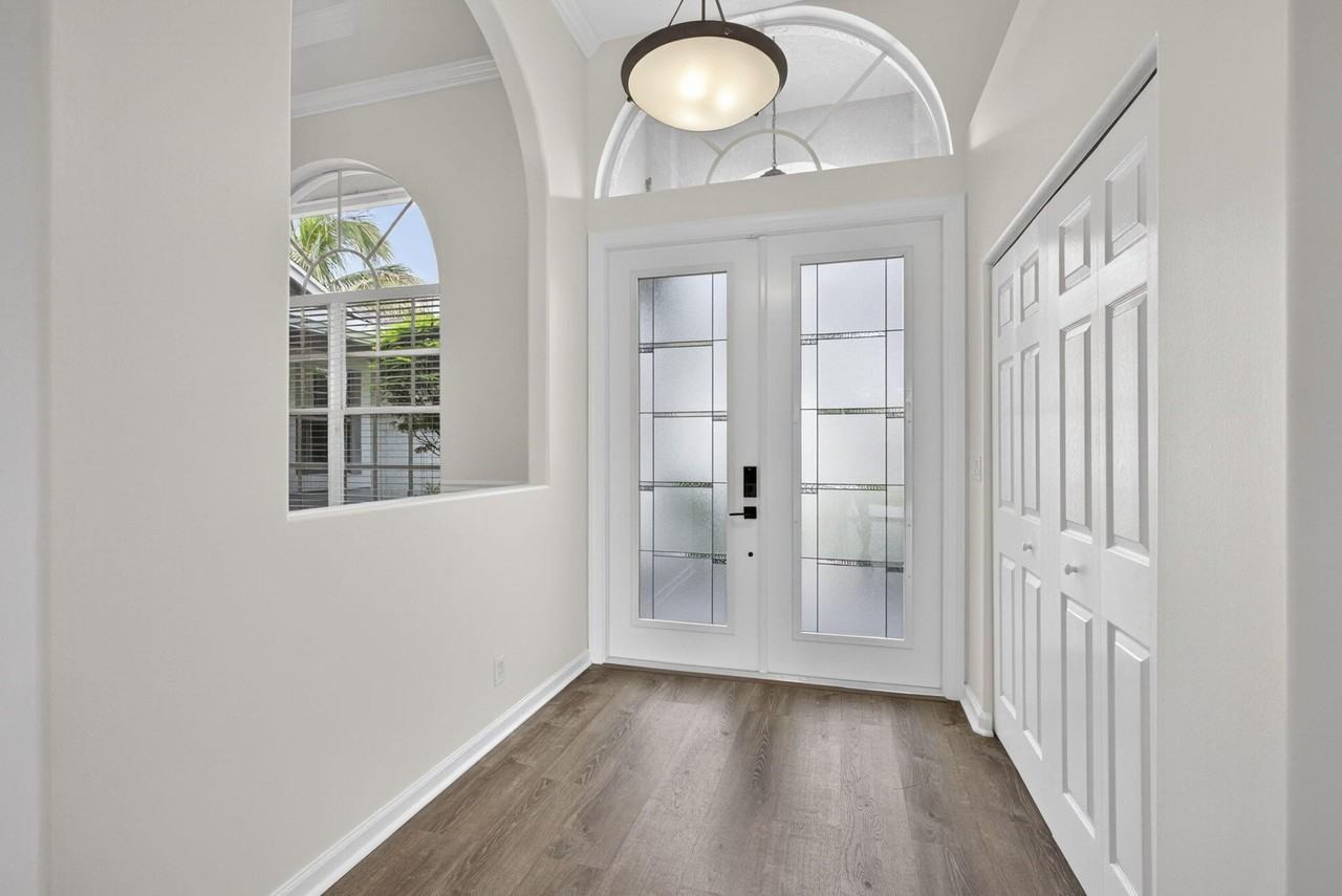13805 Folkestone Cir - Photo 5 of 44